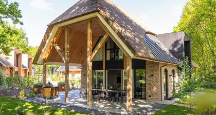 Luxury farm villa for 12 people with spa, swimming pool, sauna, whirlpool, and wheelchair-friendly facilities for ultimate relaxation.