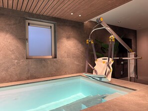 Piscine intérieure