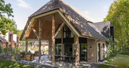 Luxury farm villa for 12 people with spa, swimming pool, sauna, whirlpool, and wheelchair-friendly facilities for ultimate relaxation.