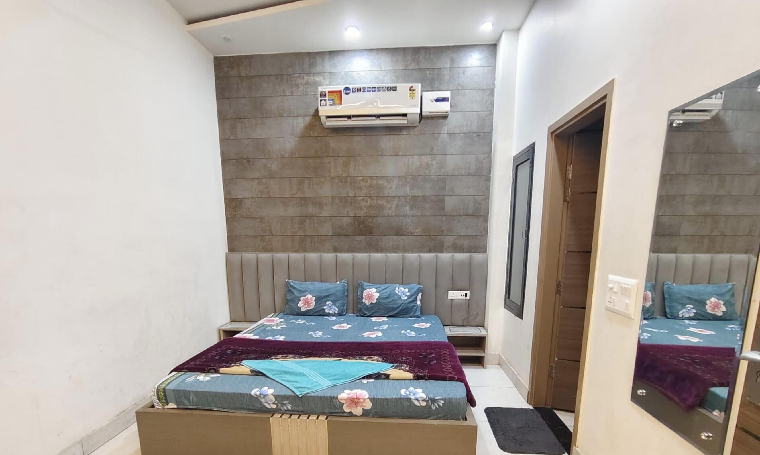 Superior Double Room, City View | Desk, free WiFi