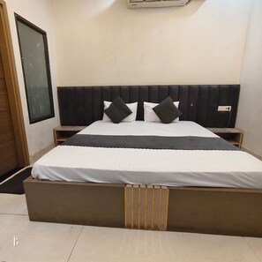 Desk, free WiFi - Hotel Imperial Panipat (Panipat)