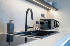 Fridge, microwave, oven, coffee/tea maker