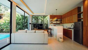 Villa Luxury, non fumatori, vista giardino | Cucina privata | Frigorifero con congelatore, lavastoviglie, macchina per caffè espresso