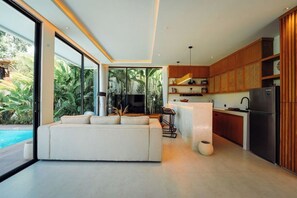 Villa luxueuse, non-fumeur, vue sur le jardin | Cuisine privée | Cafétière à espresso, cafetière-théière
