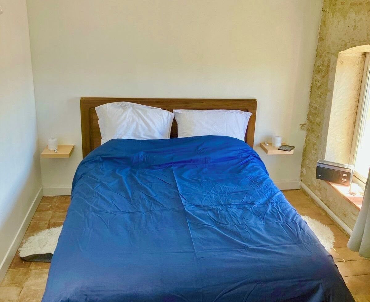 Iron/ironing board, travel crib, free WiFi, bed sheets