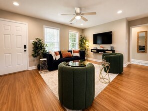 Living area - Luxury Knoxville Family Retreat Near UT! (Knoxville)
