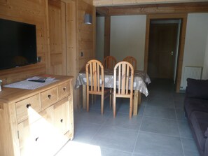 Interior - Cosy 2-bedroom apartment for 4 people in the heart of the village. (Le Grand-Bornand)