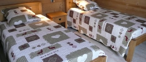 2 bedrooms, iron/ironing board, free WiFi