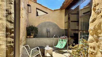 Deluxe Quadruple Room | Terrace/patio