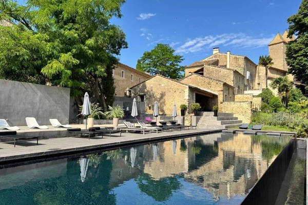 Casa Deluxe, patio, vista al jardín | Alberca | Alberca al aire libre