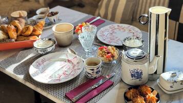 Deluxe Quadruple Room | Breakfast meal | Free daily continental breakfast