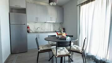 Two Bedroom Apartment with Sea view | Dining