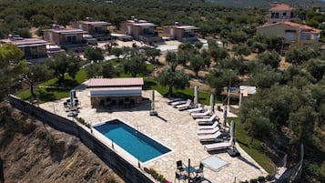 Residences Triple Studio Garden View | Pool | Seasonal outdoor pool