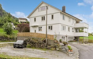 Exterior - Awesome apartment in Strandebarm (Strandebarm)