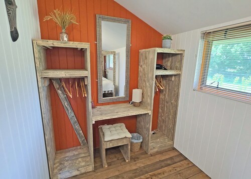 2 bedroom accommodation in Alresford