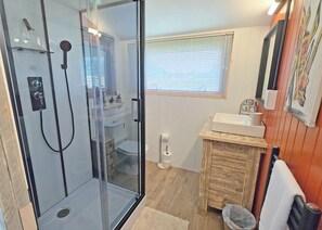 Bathroom - 2 bedroom accommodation in Alresford (Alresford)