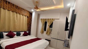Comfort Room | Desk, blackout curtains, free WiFi