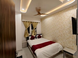 Desk, blackout drapes, free WiFi - SHIV DHAM PALACE (VARANASI)