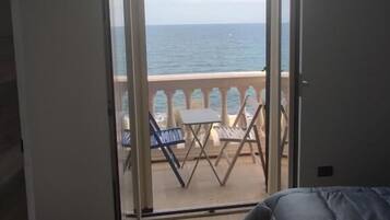 Deluxe Double or Twin Room, Sea View | In-room safe, blackout drapes, soundproofing, iron/ironing board