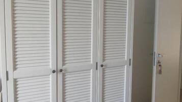 Deluxe Double or Twin Room, Sea View | Interior