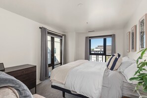 Room - Cozy 1-bedroom apartment with AC in serene Denver (Denver)