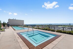 Pool - Cozy 1-bedroom apartment with AC in serene Denver (Denver)