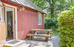 Outdoor dining - Beautiful home in Sjöbo with lake view (Sjöbo)