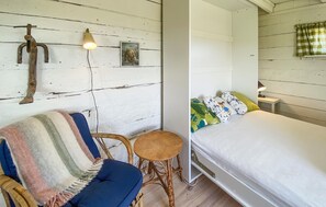 Travel cot - 1 bedroom gorgeous home in Köpingsvik (Köpingsvik)