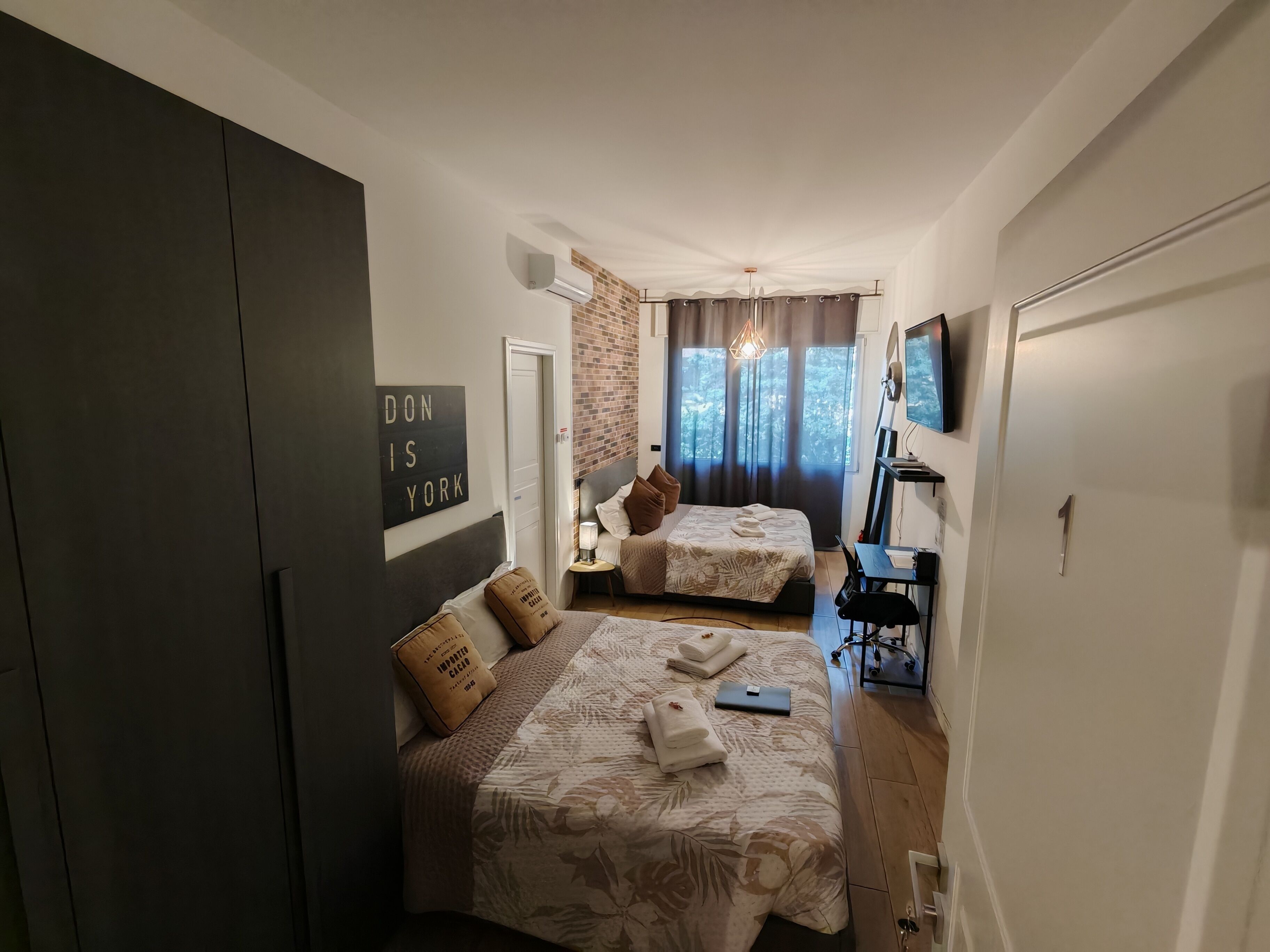 Iron/ironing board, internet, bed sheets