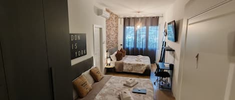 Iron/ironing board, Internet, bed sheets