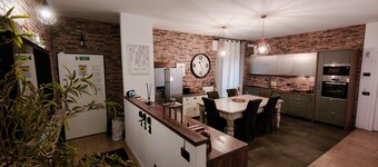 1)Room with private bathroom, 8 minutes from Milan Malpensa Airport.