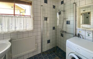 Shower - 1 bedroom cozy home in Färjestaden (Färjestaden)