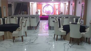 Luxury Room, Balcony, City View | Banquet hall