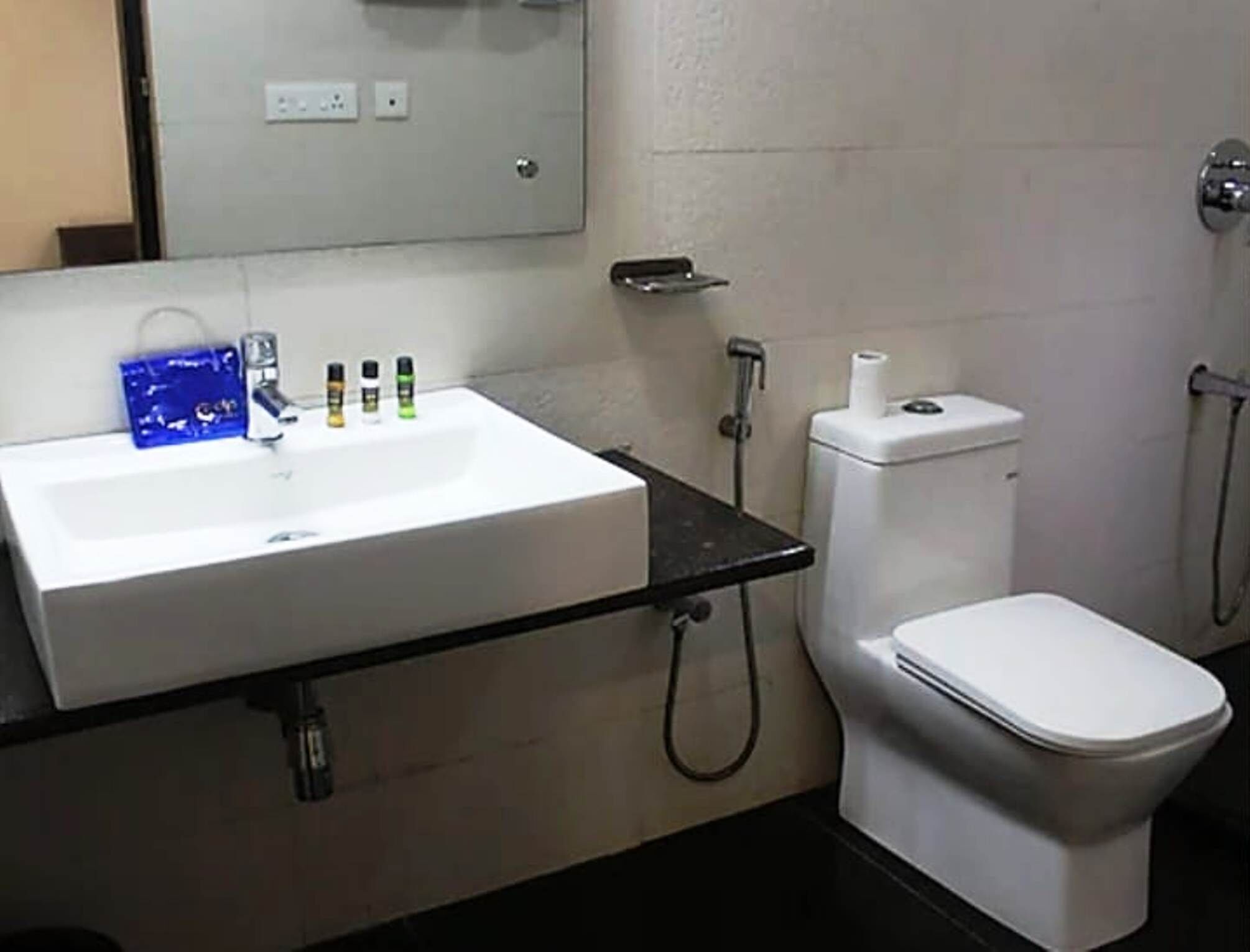 Luxury Room, Balcony, City View | Bathroom