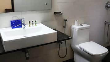 Luxury Room, Balcony, City View | Bathroom