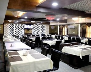 Daily continental breakfast for a fee - Hotel ToBo Retreat,Agra (Agra)