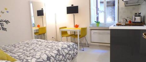 WiFi, bed sheets