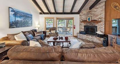 Mountain Views + Private Balcony + King Suite | Near Skiing | The Incline Perch