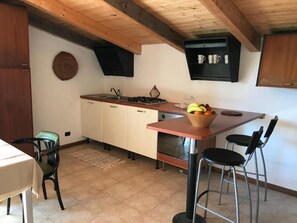 Appartement Familial, balcon, vue montagne | Cuisine privée