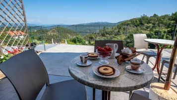 Studio Comfort - utsikt mot poolen | Restaurang utomhus