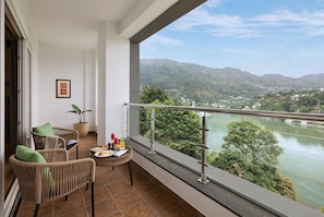 Suite, 1 grand lit (Lake View Suite) | Balcon