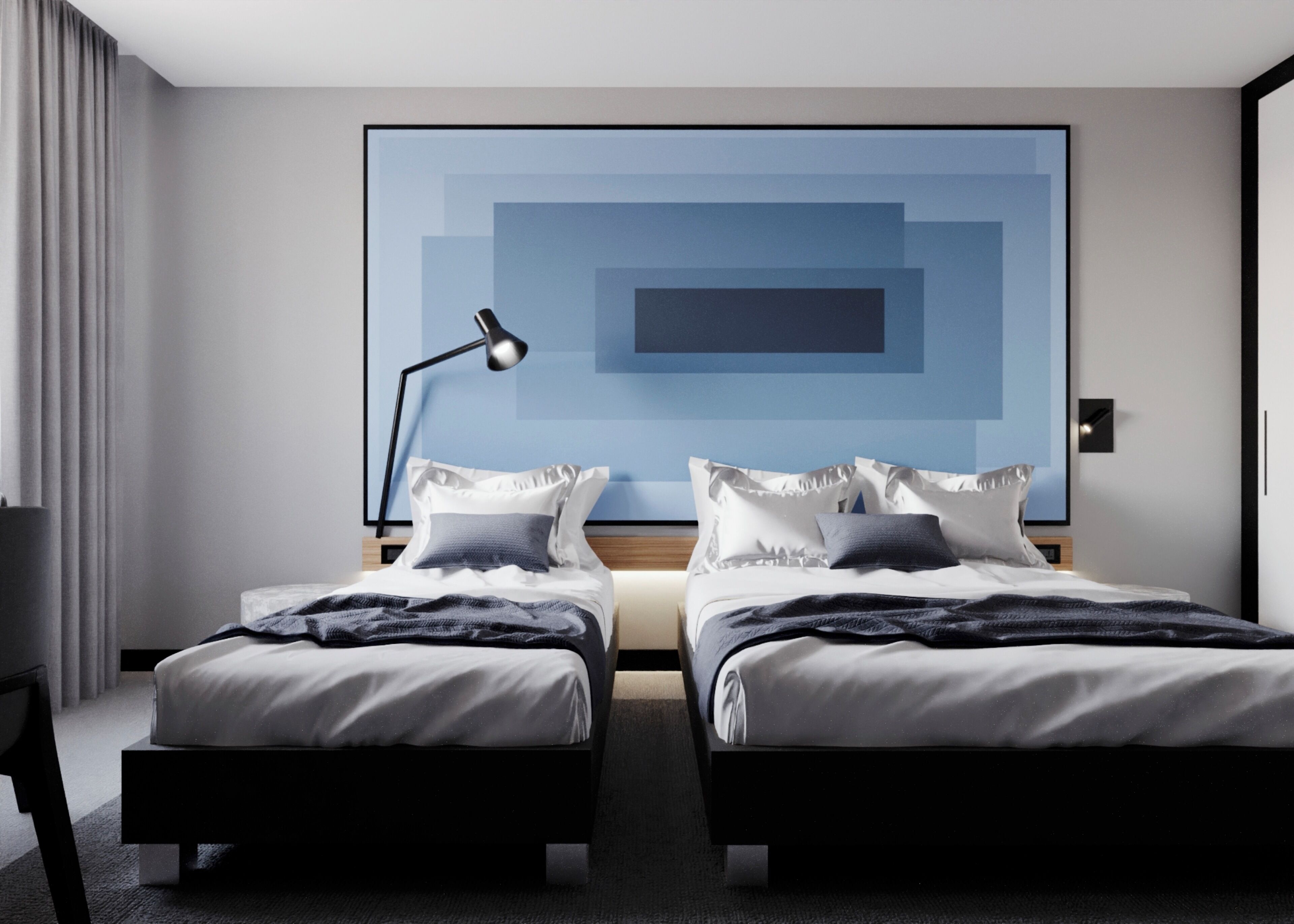 Ein modernes Hotelzimmer mit zwei Betten, einem großen abstrakten Wandbild, einem Schreibtisch und einer Lampe.