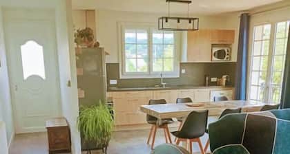 Charming house with swimming pool in the heart of Périgord Noir (LE BUGUE 24260)