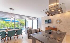 Casa, 2 habitaciones, patio | Comedor