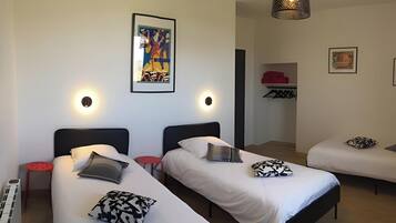 Iron/ironing board, WiFi, bed sheets