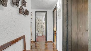 Familien-Stadtwohnung, Mehrere Schlafzimmer, 2 Bäder, Bergseite (Oasi Nel Parco With Pool) | Innenbereich