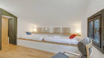 Family Townhome, Multiple Bedrooms, 2 Bathrooms, Mountainside (Oasi Nel Parco With Pool) | 3 bedrooms, free WiFi, bed sheets