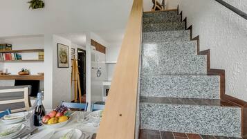 Family Townhome, Multiple Bedrooms, 2 Bathrooms, Mountainside (Oasi Nel Parco With Pool) | Dining