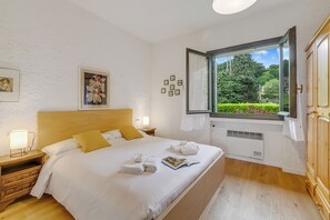 Casa de ciudad familiar, varias habitaciones, 2 baños, junto a la montaña (Oasi Nel Parco With Pool) | 3 habitaciones, wifi gratis y ropa de cama 