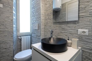 Economy Double Room, City View | Bathroom - ReRent Rooms - 36 TRIONFALE GUESTHOUSE (Roma)